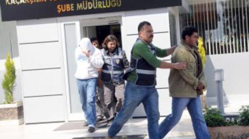 Antalya&rsquo;da tarihi eser operasyonu: 3 g&ouml;zaltı
