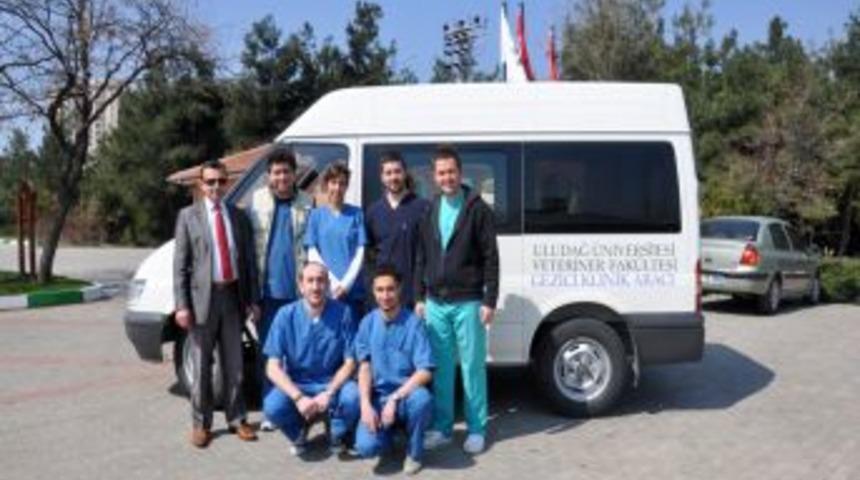 Veterinerlik &ouml;ğrencileri hayvan barınağında uygulama yapıyor