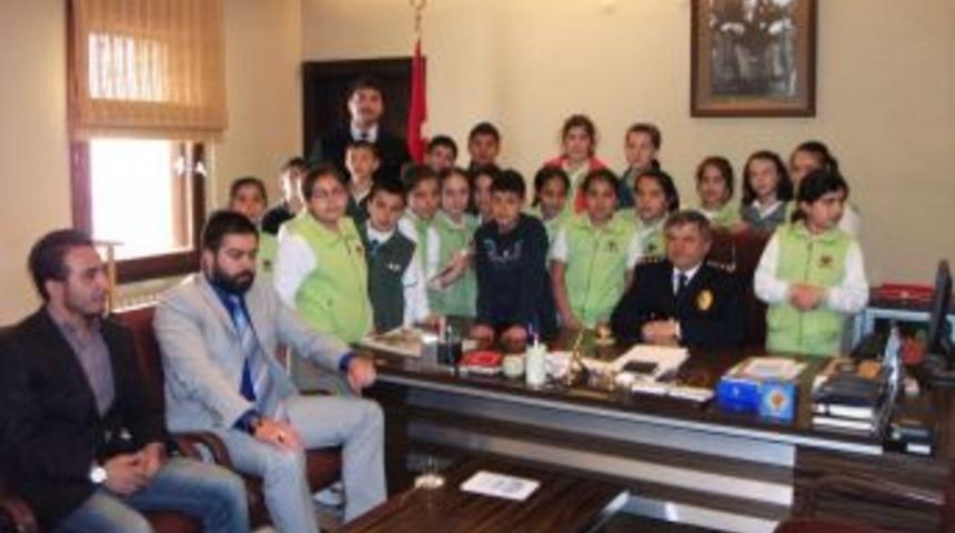 Lara Koleji &ouml;ğrencileri emniyeti ziyaret etti