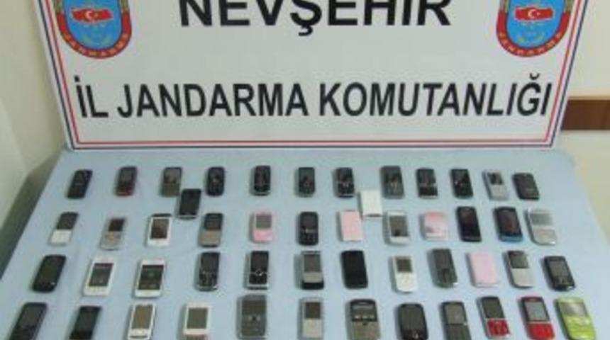 Nevşehir&rsquo;de ka&ccedil;ak cep telefonu ve esrar ele ge&ccedil;irildi