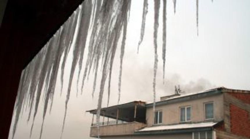 Erzurum'da buz sarkıtlarına karşı &ccedil;atılara rezistans taktırılacak