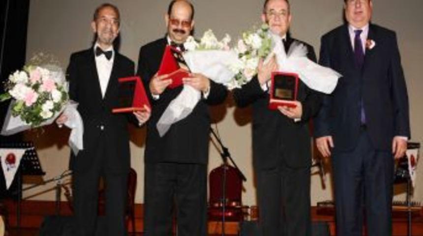 Mersin&rsquo;deki ses yarışmasında dereceye girenler &ouml;d&uuml;llendirildi