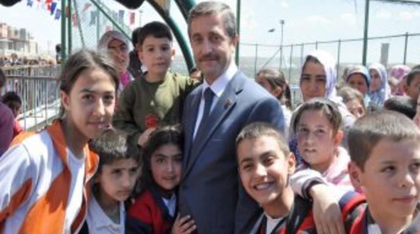 Şahinbey'de okullara geri d&ouml;n&uuml;ş&uuml;m kutuları dağıtılıyor