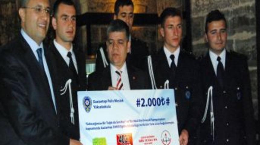 Polis okulu &ouml;ğrencilerinden, eğitime 2 bin lira katkı