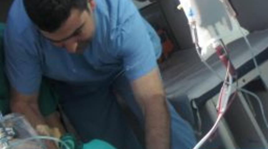 Sebepsiz tartışmada bı&ccedil;akla ağır yaralandı