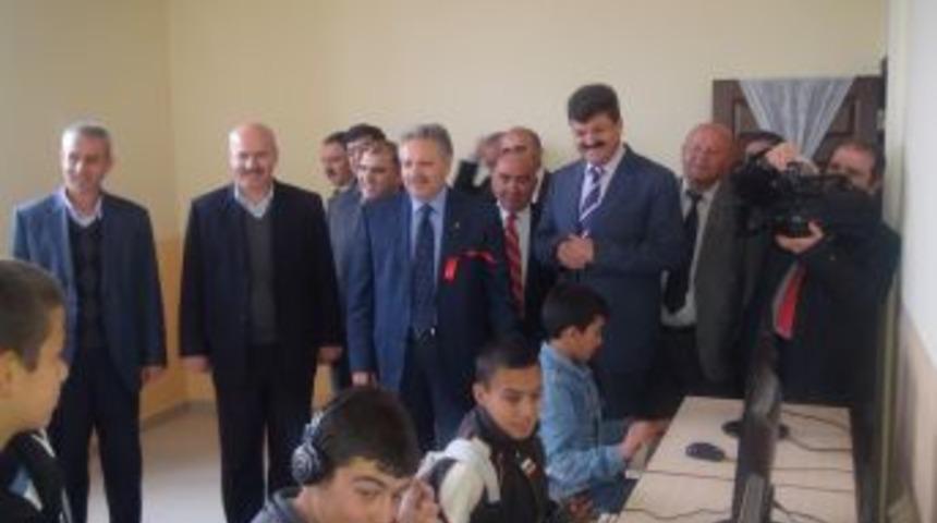 Ak&ccedil;aşehir beldesine okuma salonu a&ccedil;ıldı