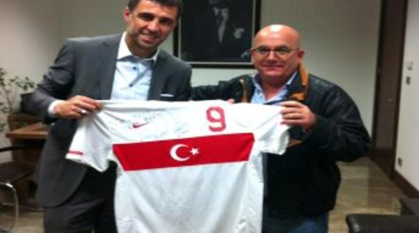 Hakan Ş&uuml;k&uuml;r, İtalyan senat&ouml;r Amarto ve eşini ağırlıyor