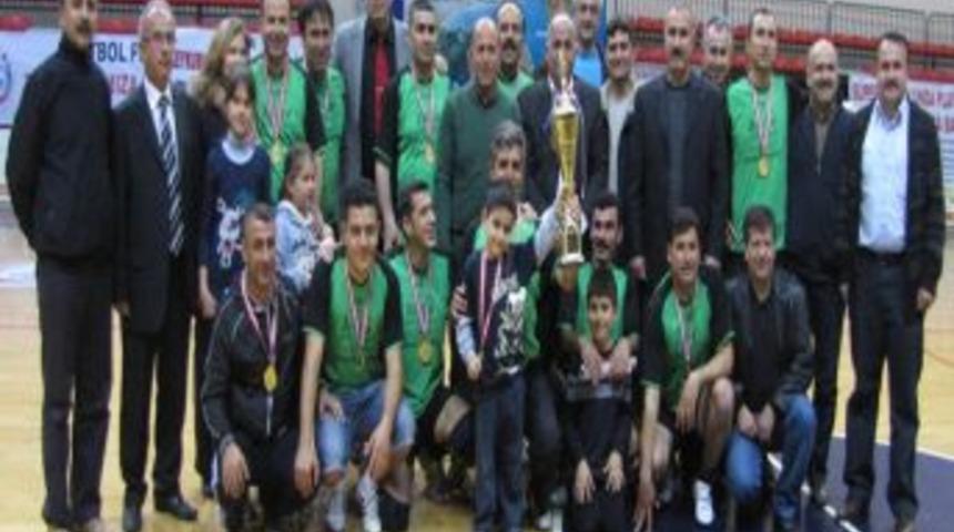 AKED&rsquo;in turnuvasında şampiyon Teknik ve End&uuml;stri Meslek Lisesi