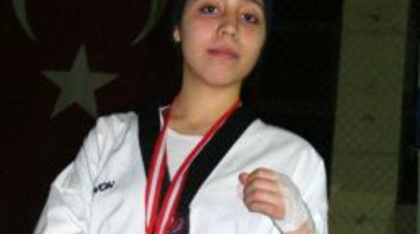 Şehitkamil&rsquo;de taekwondoda 16 madalya ile birinci oldu