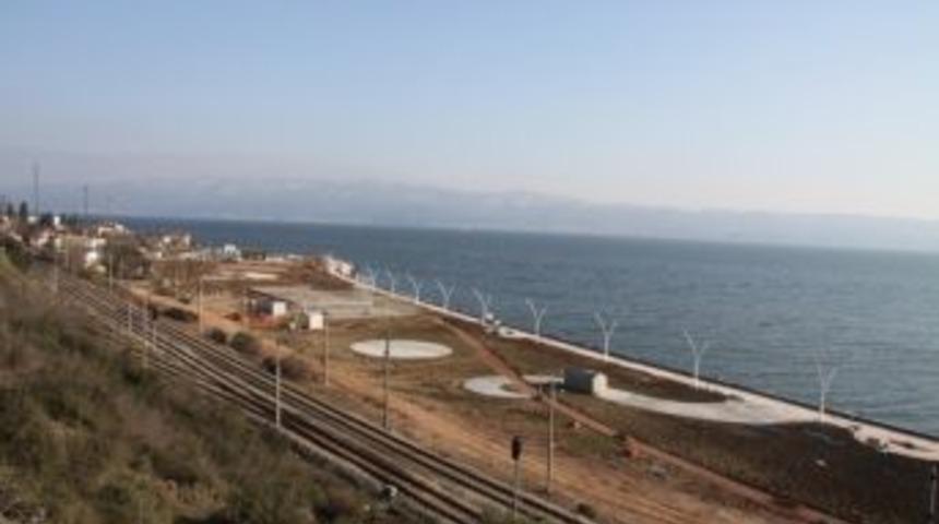 Tavşancıl Sahil Parkı kendini g&ouml;stermeye başladı