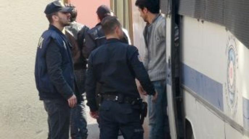 Korsan nevruz şüphelileri adliyede