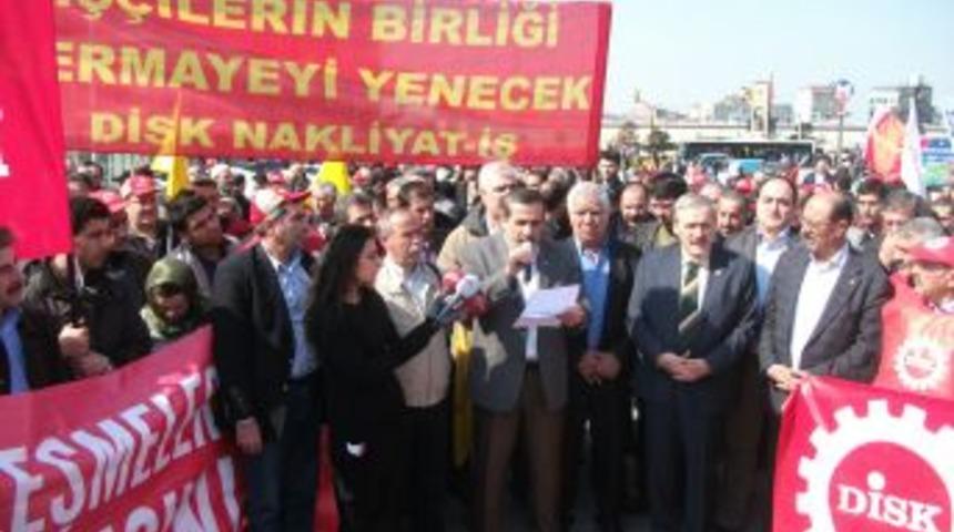 DİSK &uuml;yeleri, Toplu İş İlişkileri Yasa Tasarısı'nı protesto etti