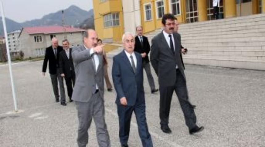 Vali Şahin'den &ouml;ğretmenlere: Davranışlarınızla da &ouml;rnek olun