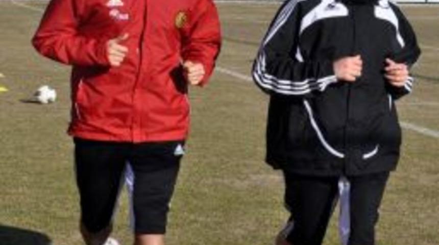 Eskişehirspor Sportif Direkt&ouml;r&uuml; T&uuml;z&uuml;n: Kupada ve ligde iddialı takımız