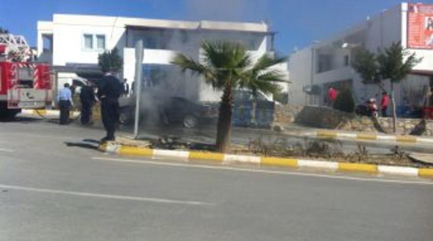 Hareket halindeki araba alev aldı