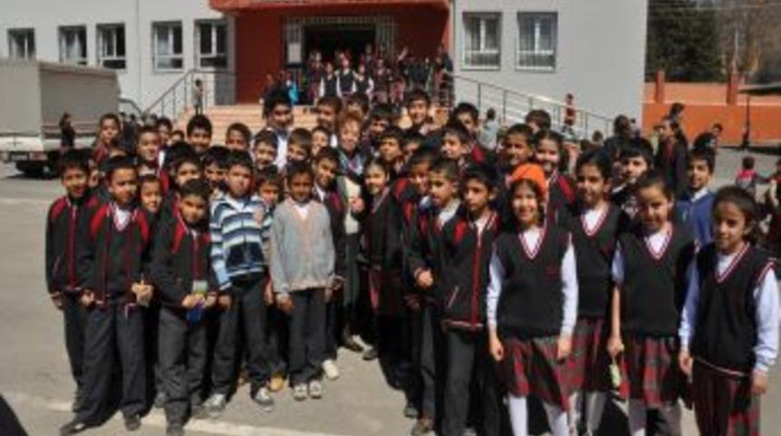 Emekli olduğu g&uuml;n okul yaptırdı, şimdi 950 &ccedil;ocuğu var