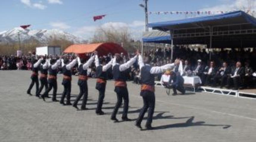 Oltu'da d&uuml;şman işgalinden kurtuluş sevinci yaşandı