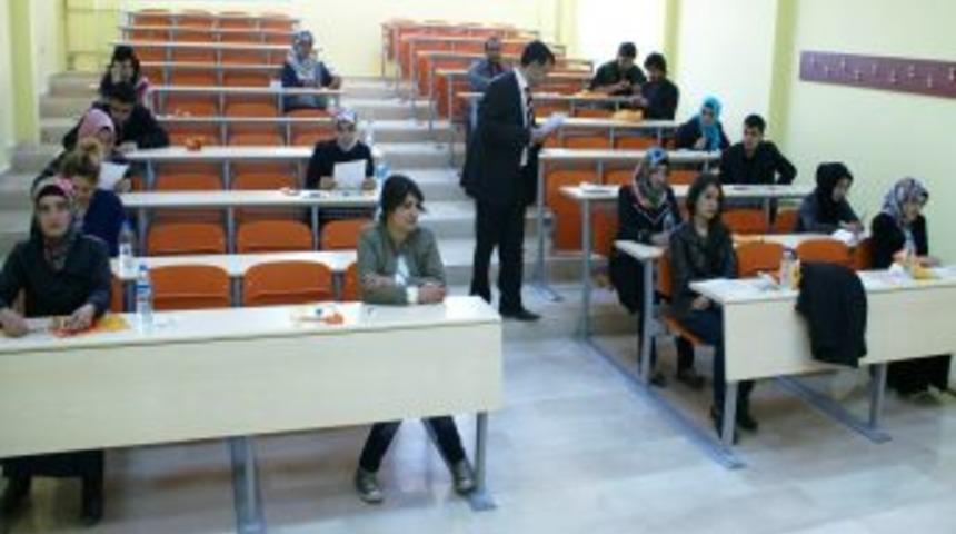 Iğdır'da &uuml;niversiteye hazırlanan &ouml;ğrenciler i&ccedil;in YGS denemesi