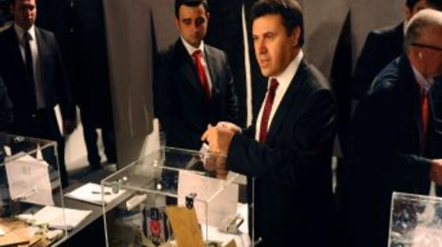 Beşiktaş'ta a&ccedil;ılan 3 sandıktan Orman'a 446 oy &ccedil;ıktı