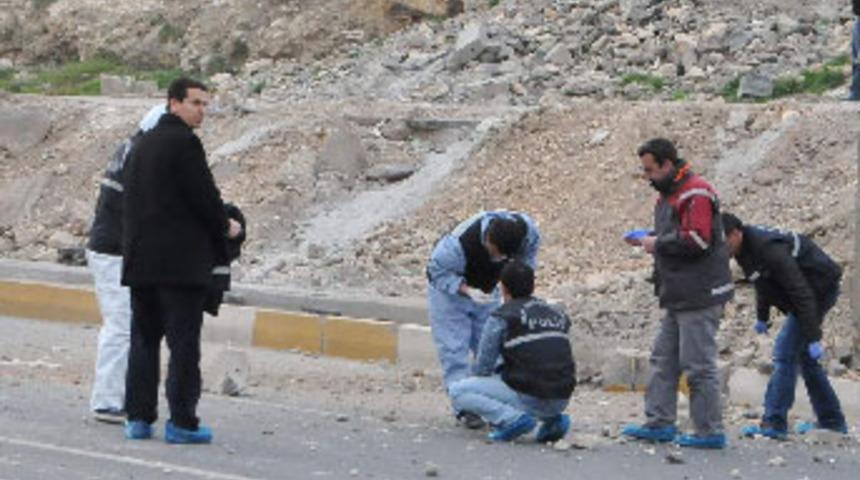 Polise bombalı saldırı; 2 yaralı