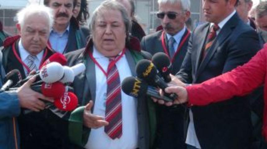 Balyoz davası avukatları, duruşma salonunu terk etti