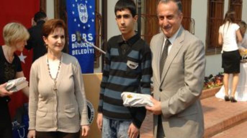 Kitap kurtları &ouml;d&uuml;llendirildi