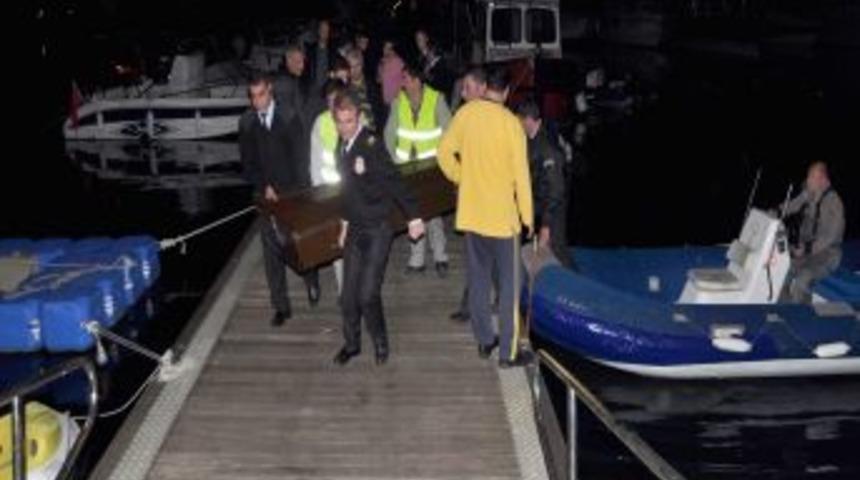 Teknede tatil yapan turist elektrik &ccedil;arpması sonucu &ouml;ld&uuml;