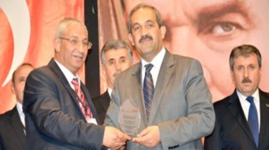 'Yılın Başarılı Belediye Başkanı' &ouml;d&uuml;l&uuml; &Uuml;rg&uuml;p'&uuml;n