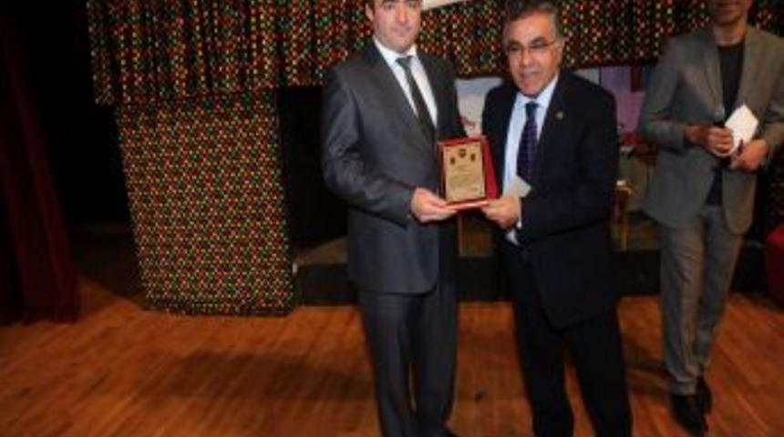 Zambak &ccedil;ocuklara 'iyi insan olma' mesajı veriyor