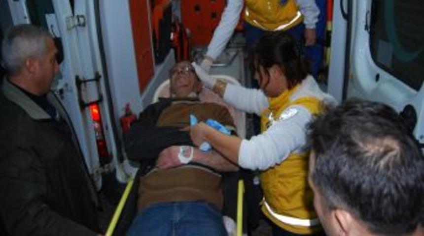 Birlikte Alkol Aldığı Arkadaşını Satırla Yaraladı