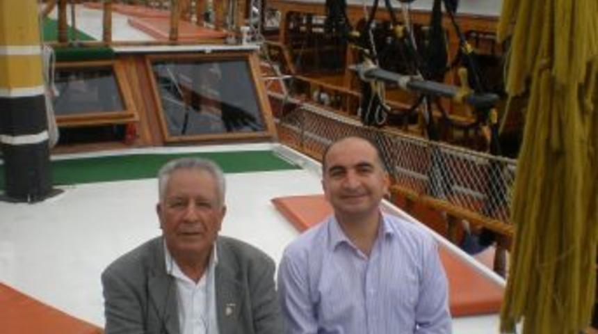 Dostları edebiyat&ccedil;ı Demirel Babacanoğlu i&ccedil;in yazdı