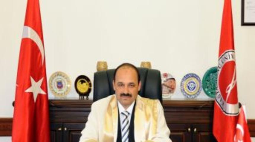 Kastamonu &Uuml;niversitesi Rekt&ouml;r&uuml; Aydın, yılın rekt&ouml;r&uuml; se&ccedil;ildi