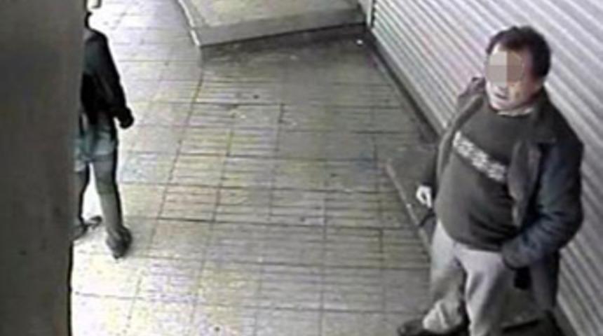 Kız &ouml;ğrenciye cinsel organını g&ouml;sterdi