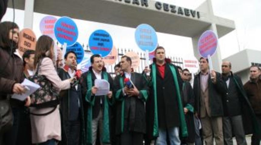 Hukuk ve Hayat Derneği: 12 Eyl&uuml;l Darbesi'nde mağdur olanlara tazminat &ouml;densin