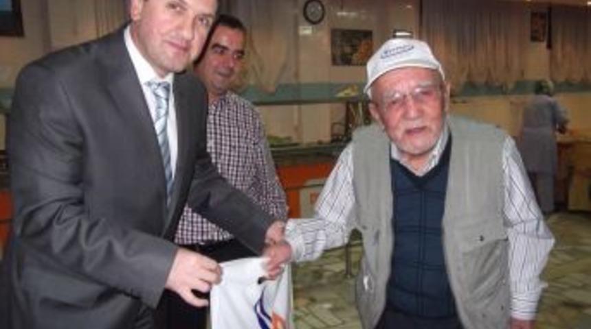 &Ouml;zel Şehzade Mehmet Koleji, yaşlıları unutmadı