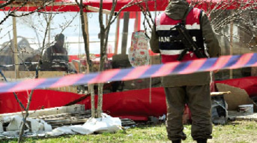 Yaşlı kadın demir &ccedil;ubukla &ouml;ld&uuml;r&uuml;ld&uuml;