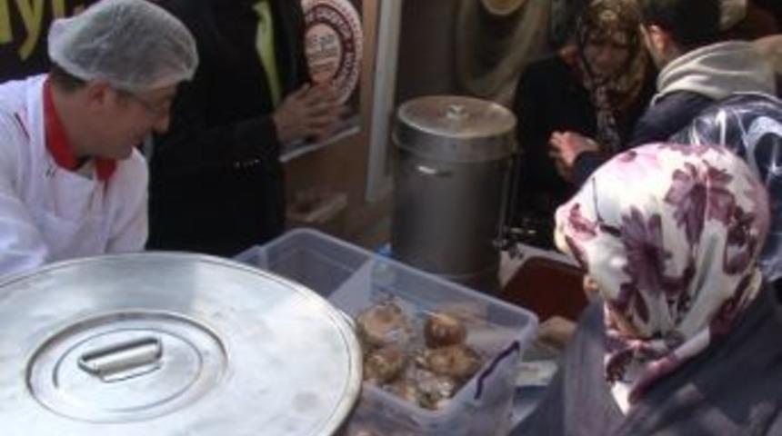 Esenler Belediyesi'nden velilere &ccedil;ay, &ccedil;orba ikramı