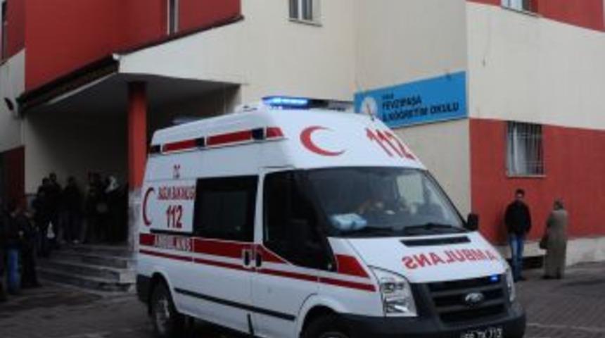 &Uuml;niversite adayı sınavda bayıldı