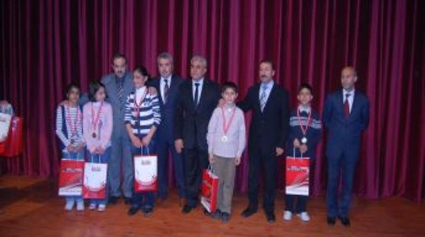 Matematiğin dahi &ouml;ğrencileri &ouml;d&uuml;llendirildi