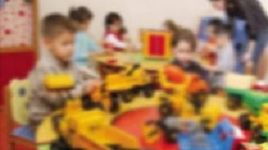 Bez bebekle oynayan &ccedil;ocuk kreşten atıldı