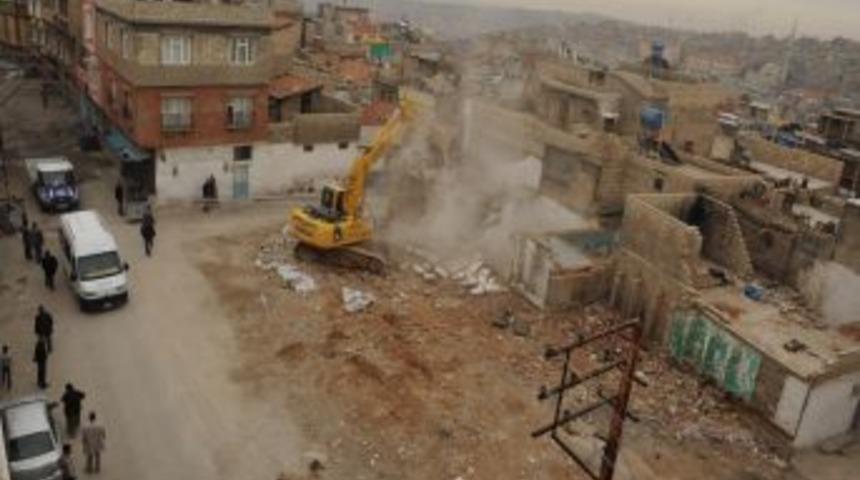 Kamulaştırılan evler sosyal tesis i&ccedil;in yıkılıyor