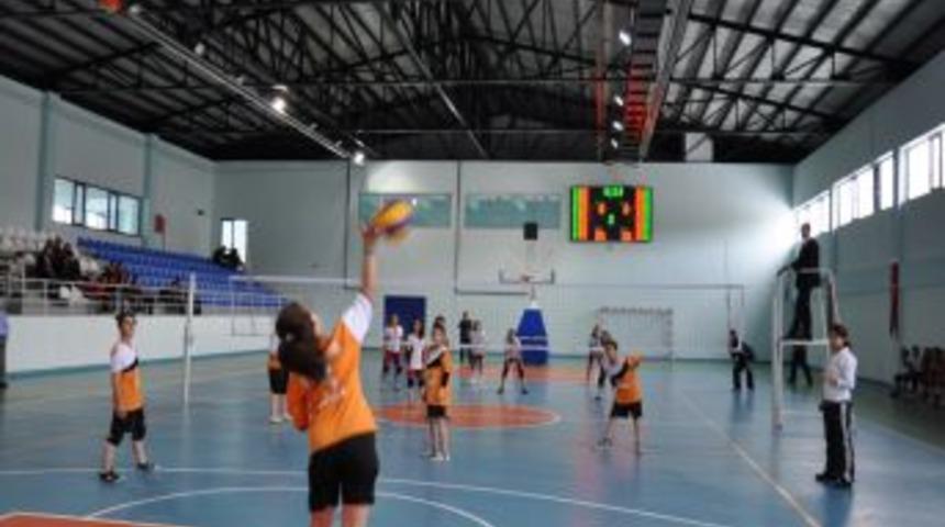 Mehmet&ccedil;ik İlk&ouml;ğretim Okulu filede birinci oldu