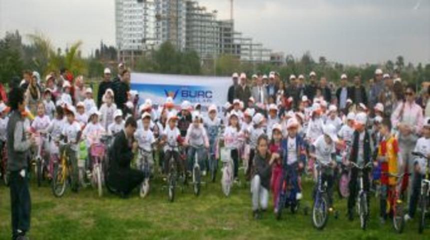 Bur&ccedil; Okullarının u&ccedil;urtma ve bisiklet şenliği amacına ulaştı