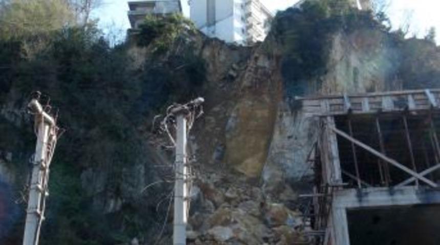 Korkutan heyelanla ilgili hasar &ccedil;alışmaları devam ediyor