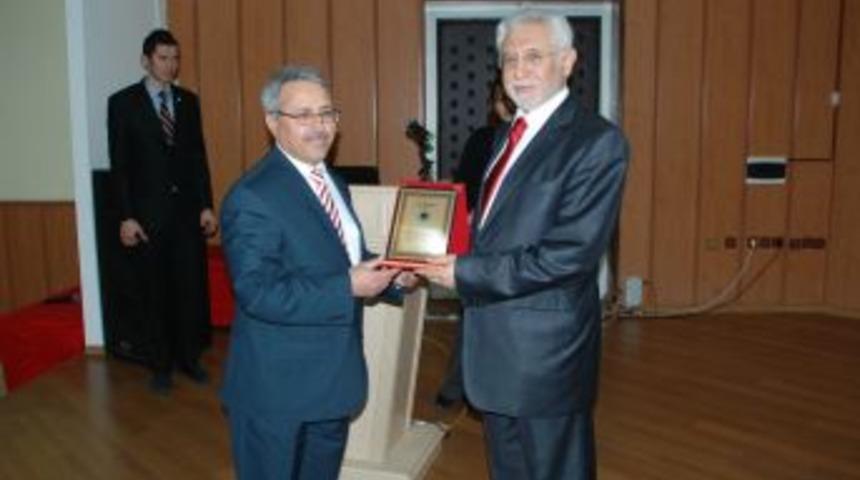 &Uuml;niversitede İslam'ın Hayata Katkıları Anlatıldı