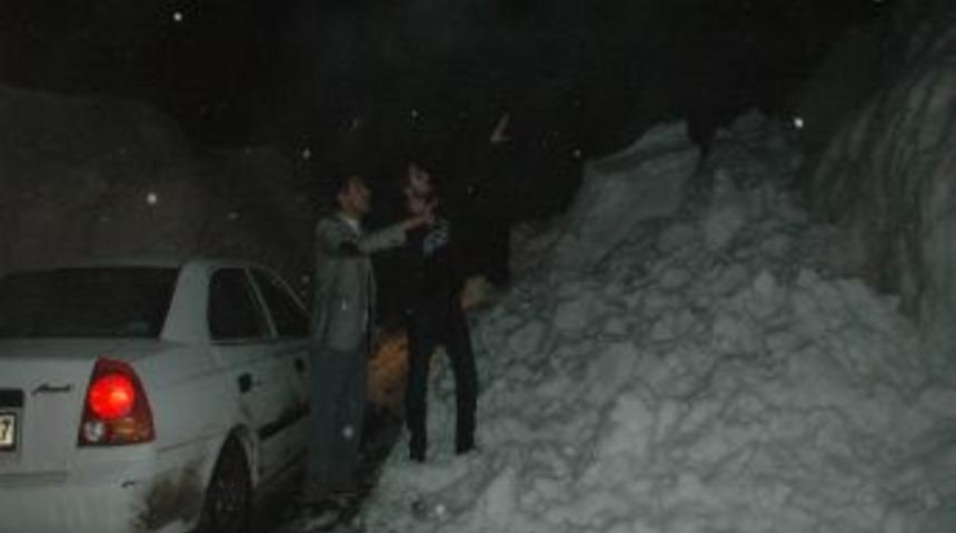 Muş-Kulp karayoluna &ccedil;ığ d&uuml;şt&uuml;