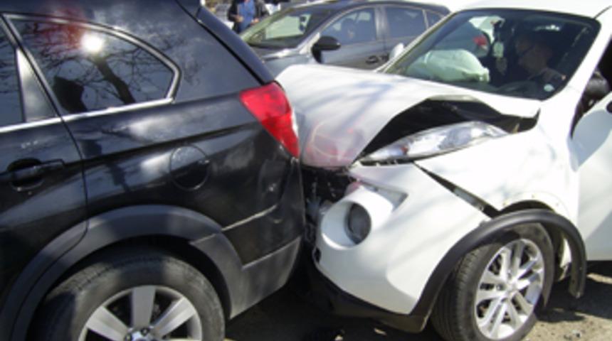 L&uuml;ks ciplerin karıştığı zincirleme kaza