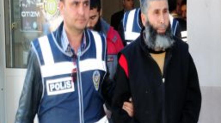 &Ccedil;aldıkları arabaları par&ccedil;alayarak satan zanlılar adliyede