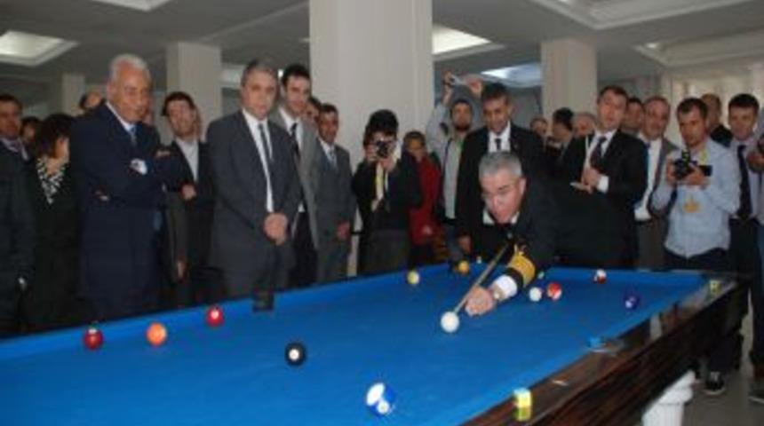 A&ccedil;ılışta bilardo keyfi