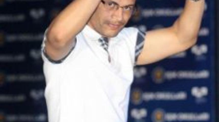 Alex, yılın futbolcusu &ouml;d&uuml;l&uuml;n&uuml; aldı